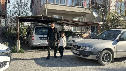 Kızı i&ccedil;in yeniden ayağa kalktı, protez bacağına kavuştu
