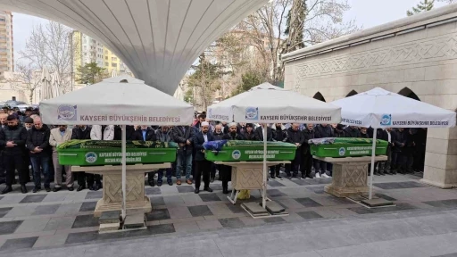Kızı tarafından defalarca bıçaklanarak öldürülen anne son yolculuğuna uğurlandı
