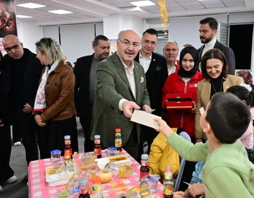 Kızılay 450 &ccedil;ocuğu g&ouml;n&uuml;l sofrasında buluşturdu
