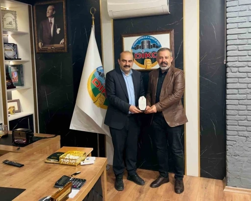 Kızılay’dan DİKO Başkanı Yüksel’e teşekkür plaketi
