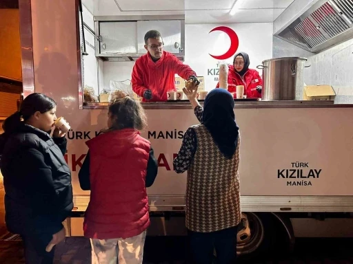 Kızılay&rsquo;dan Mira&ccedil; Kandili&rsquo;nde 2 bin 500 kişiye ikram
