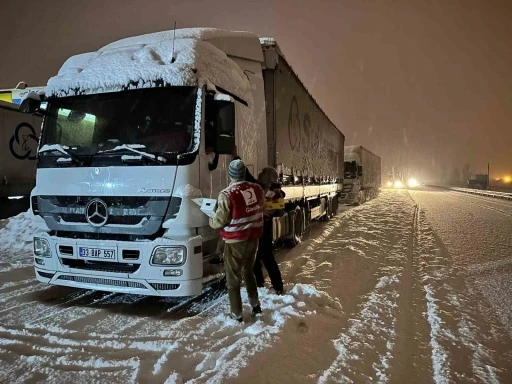 Kızılay&rsquo;dan Tend&uuml;rek Ge&ccedil;idi&rsquo;nde s&uuml;r&uuml;c&uuml;lere sıcak destek
