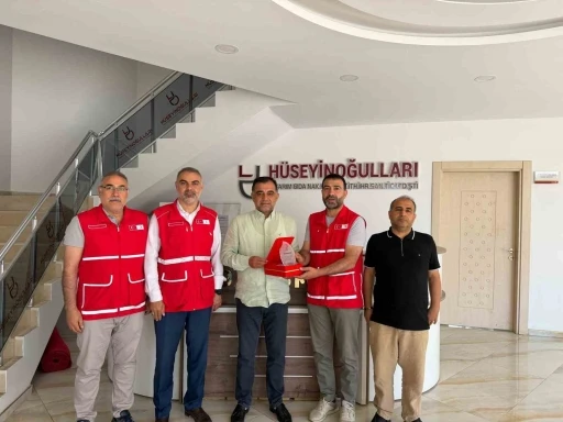 Kızılay&rsquo;dan Veysi Duyan&rsquo;a "Yılın Bağış&ccedil;ısı" &ouml;d&uuml;l&uuml;

