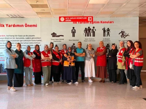 Kızılay ekiplerine temel ilk yardım eğitimi verildi

