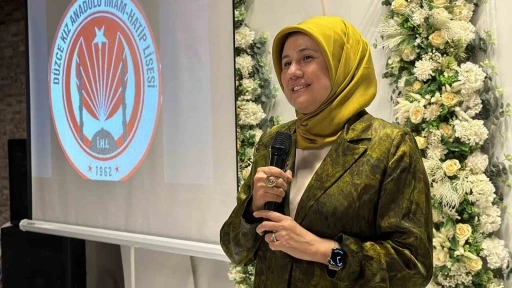 Kızılay Genel Başkanı Yılmaz, Düzce’de 41 yıllık eğitim hayatını noktalayan hocası için düzenlenen veda programına katıldı
