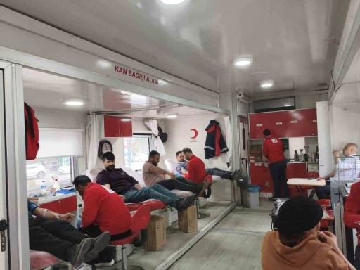 Kızılay&rsquo;ın Ahlat&rsquo;taki kan bağışına vatandaşlardan yoğun ilgi
