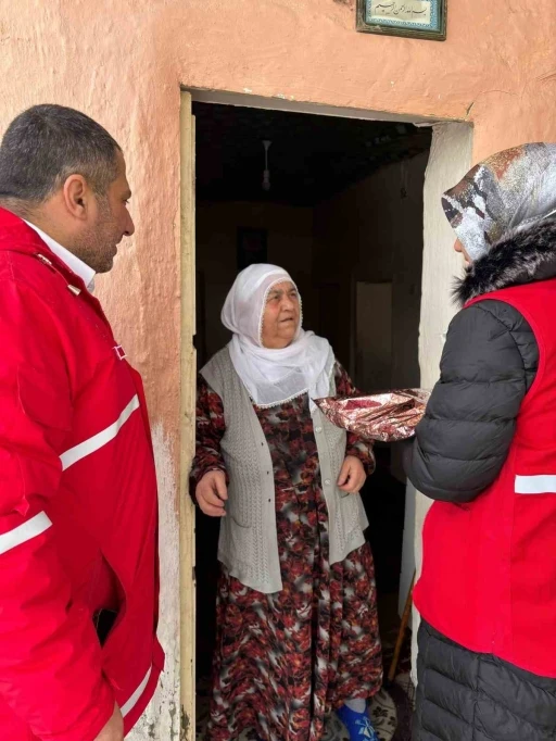 Kızılay Muradiye Şubesi&rsquo;nden 8 Mart ziyareti
