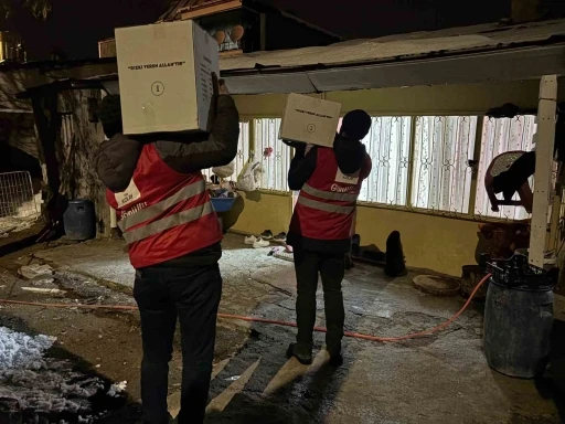 Kızılay Muradiye Şubesinden ihtiya&ccedil; sahibi ailelere gıda desteği
