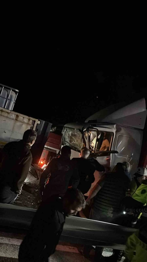 Kızılcahamam’da zincirleme trafik kazası: 2 kişi yaralandı
