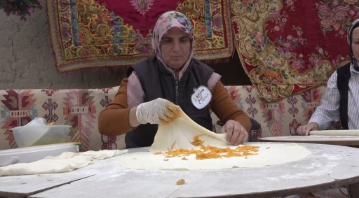 Kızılinler’de yapılan bal kabaklı gözleme ilginç lezzeti ile dikkat çekiyor
