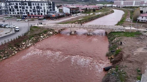 Kızılırmak&rsquo;a rengini veren Fadlum ırmağı 8 ay sonra yeniden coştu
