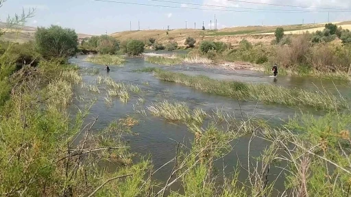 Kızılırmak&rsquo;ta kaybolan genci arama &ccedil;alışmaları &uuml;&ccedil;&uuml;nc&uuml; g&uuml;n&uuml;nde devam ediyor
