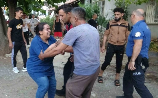 Kızını alevlerin arasından çıkardı, evi gözlerinin önünde küle döndü
