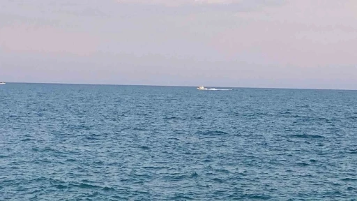 Kızkalesi&rsquo;nde denizde kaybolan şahsın bulunması i&ccedil;in arama &ccedil;alışmaları s&uuml;r&uuml;yor

