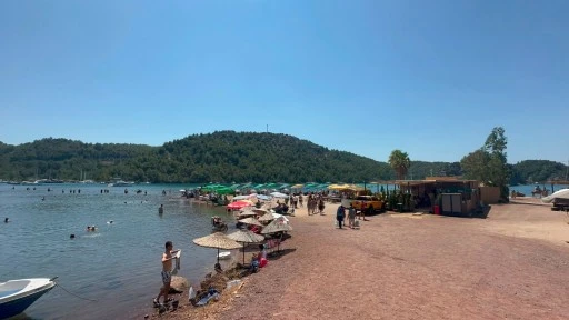 Kızkumu Plajı Turistlerin Akınına Uğruyor