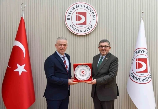 KKTC Ankara B&uuml;y&uuml;kel&ccedil;isi Korukoğlu&rsquo;dan Rekt&ouml;r Kaplancıklı&rsquo;ya ziyaret
