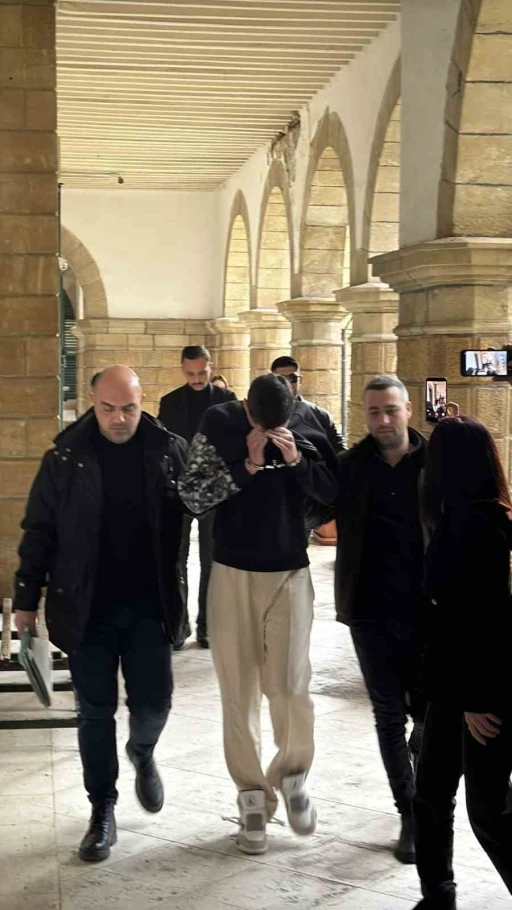 KKTC&rsquo;de otomobil galerisinin kurşunlamasında zanlılara 7&rsquo;şer g&uuml;n tutukluluk
