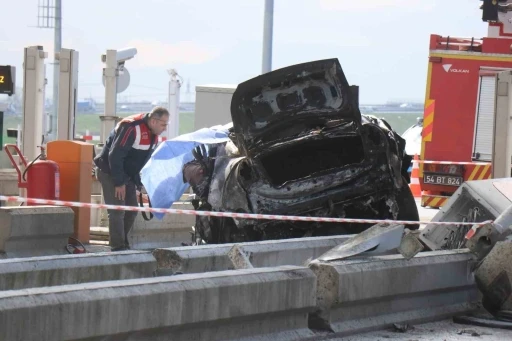KMO&rsquo;da feci kaza: Bariyerlere &ccedil;arptı alev aldı, s&uuml;r&uuml;c&uuml; olay yerinde hayatını kaybetti
