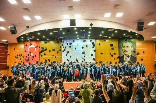 KM&Uuml;&rsquo;de mezuniyet heyecanı başladı
