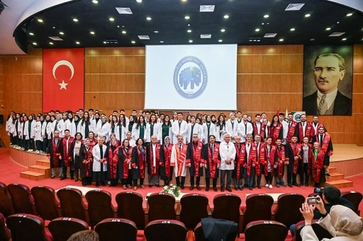 KM&Uuml;&rsquo;de tıp bayramı ve beyaz &ouml;nl&uuml;k giyme t&ouml;reni d&uuml;zenlendi
