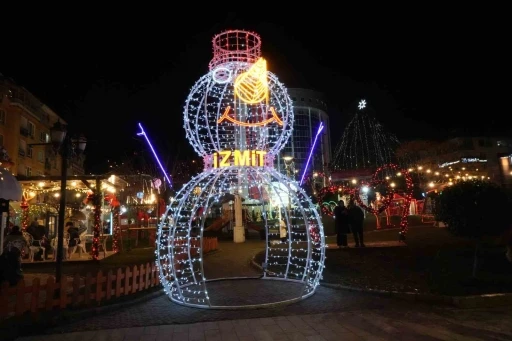 Kocaeli 2026&rsquo;ya coşkuyla girdi: Sokaklar ışıltı ve neşeyle doldu
