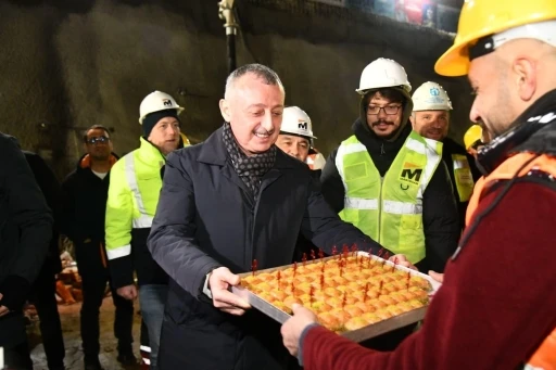 Kocaeli B&uuml;y&uuml;kşehir ekipleri yeni yıla şantiyelerde girdi
