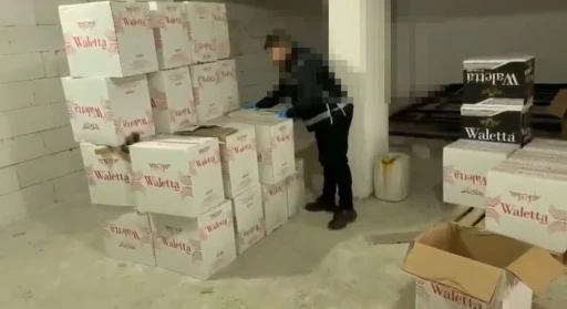 Kocaeli&rsquo;de 500 bin lira değerinde ka&ccedil;ak t&uuml;t&uuml;n ve makaron ele ge&ccedil;irildi
