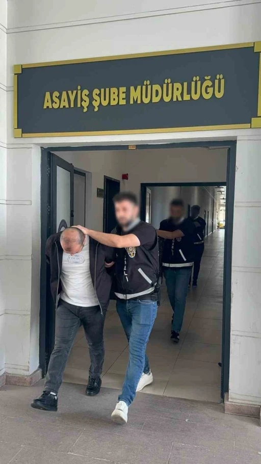 Kocaeli&rsquo;de ara&ccedil;-alım satım krizi: 160 kişi bir gecede mağdur, 4 ş&uuml;pheli yakalandı

