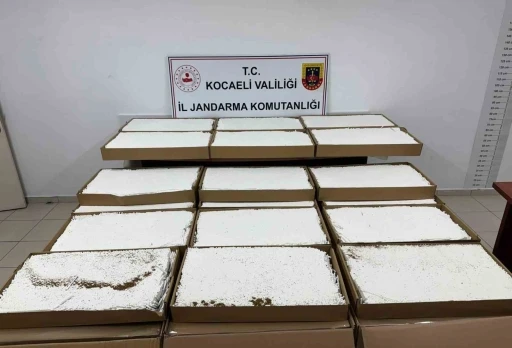 Kocaeli&rsquo;de ara&ccedil;ta 3 bu&ccedil;uk milyon liralık makaron ele ge&ccedil;ti
