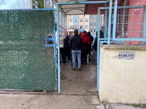 Kocaeli&rsquo;de okul bah&ccedil;esinde korku dolu anlar
