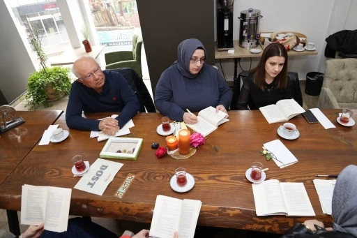 Kocaeli’de &quot;Okuyan Şehir Kulübü&quot; kitapseverleri buluşturuyor
