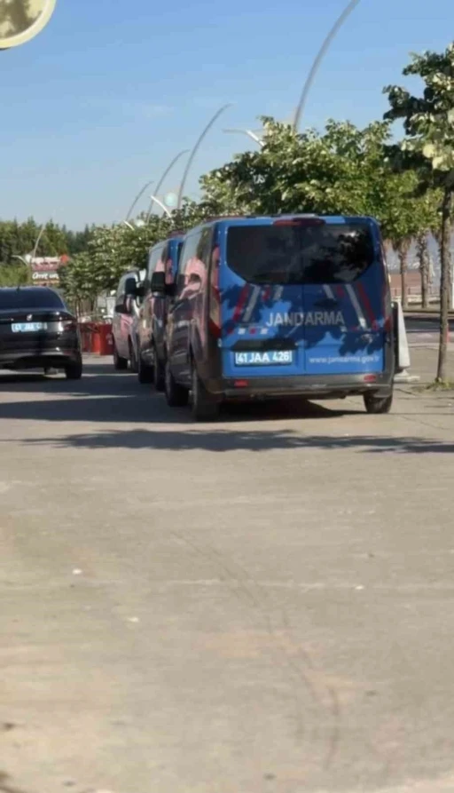 Kocaeli&rsquo;de r&uuml;şvet ve tefecilik operasyonunda 18 ş&uuml;pheli yakalandı
