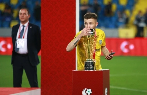 Kocaeli&rsquo;de silahlı saldırı: 1&rsquo;i futbolcu 3 yaralı
