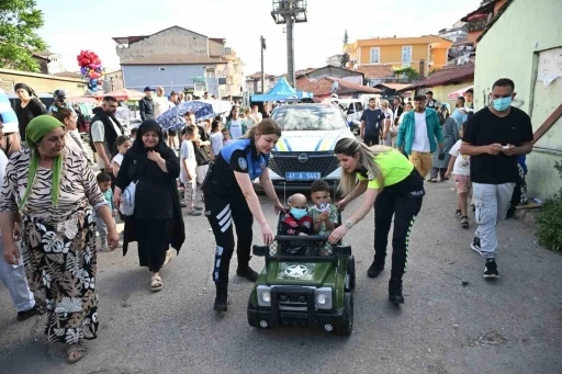 Kocaeli polisinden l&ouml;semi hastası minik Halime&rsquo;ye bayram s&uuml;rprizi

