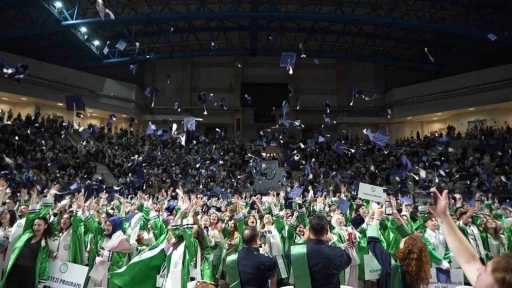 Kocaeli Sağlık ve Teknoloji &Uuml;niversitesi mezunlarını uğurladı
