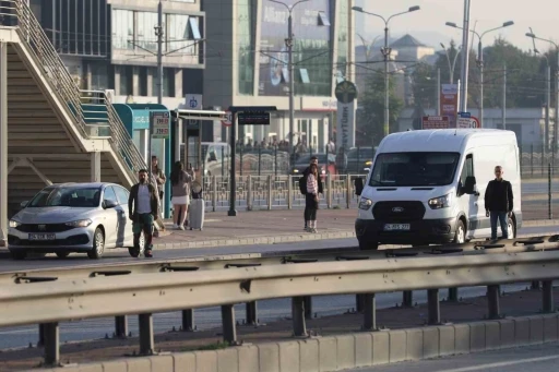 Kocaeli, Sakarya, Düzce ve Bolu’da &quot;Ata’ya saygı&quot; için hayat durdu
