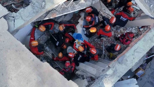 Kocaeli Valisi Aktaş: "Bir vatandaşımızın sesini aldık, 9 bina tedbiren tahliye edildi"