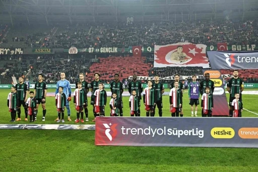 Kocaelispor- Antalyaspor ma&ccedil;ında seremoni de paylaşıldı

