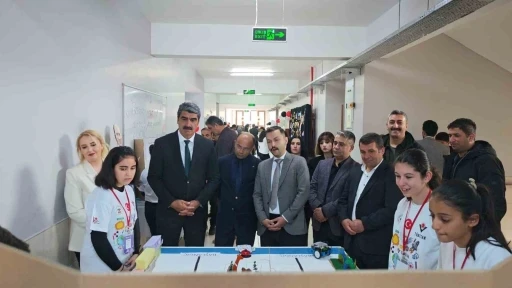 Ko&ccedil;ak Ortaokulu&rsquo;nda bilim fuarı yoğun ilgi g&ouml;rd&uuml;

