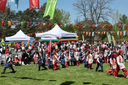 Kocasinan&rsquo;da bayram havasında geleneksel değerlerle renklenen &ccedil;ocuk şenliği
