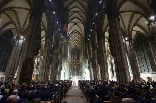 K&ouml;ln Katedrali, 1 Temmuz&rsquo;dan itibaren turistlerden 12 Euro giriş &uuml;creti alacak
