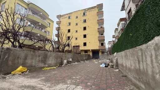 Kolonlarından &ccedil;atlama sesi geldiği i&ccedil;in tahliye edilmişti: O bina i&ccedil;in yıkım kararı &ccedil;ıktı
