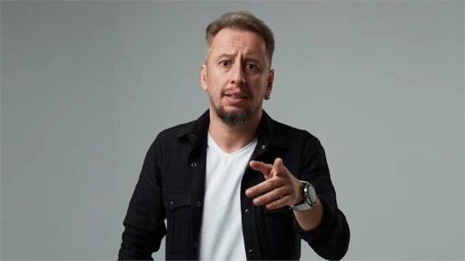 Komedyen Cem İş&ccedil;iler "A&ccedil;ık Konuşuyorum" ile T&uuml;rkiye turnesine &ccedil;ıkıyor
