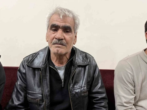 Komşu kurşunuyla &ouml;len Baran Abdi&rsquo;nin babası: "Bayrak başımızın &uuml;st&uuml;ndedir"
