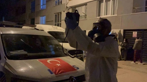 Komşuların kokulardan rahatsız olduğu daireden gen&ccedil; adamın cesedi &ccedil;ıktı