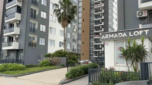 Komşusunun evine otomatik tabancayla ateş a&ccedil;tı