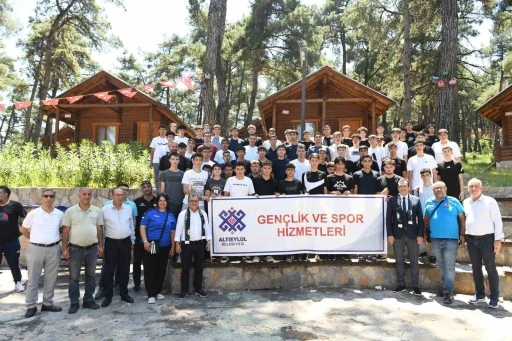 Konakpınar&rsquo;da gen&ccedil;ler sordu, Başkan Şehirli yanıtladı
