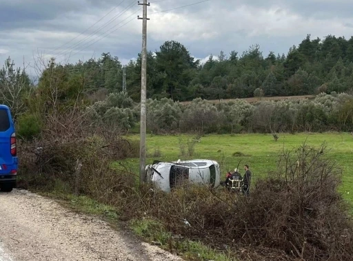 Kontrolden &ccedil;ıkan ara&ccedil; şarampole u&ccedil;tu; 1 yaralı
