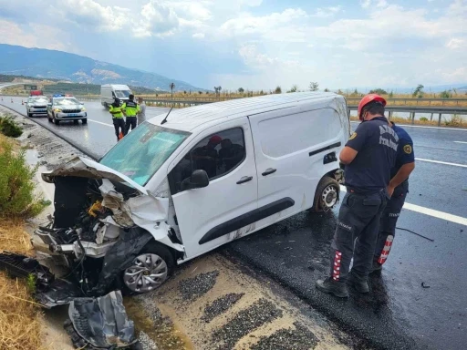 Kontrolden &ccedil;ıkan ara&ccedil; su kanalına d&uuml;şt&uuml;
