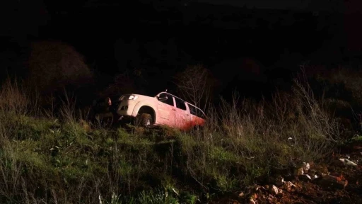 Kontrolden &ccedil;ıkan kamyonet şarampole yuvarlandı, s&uuml;r&uuml;c&uuml; yaralandı
